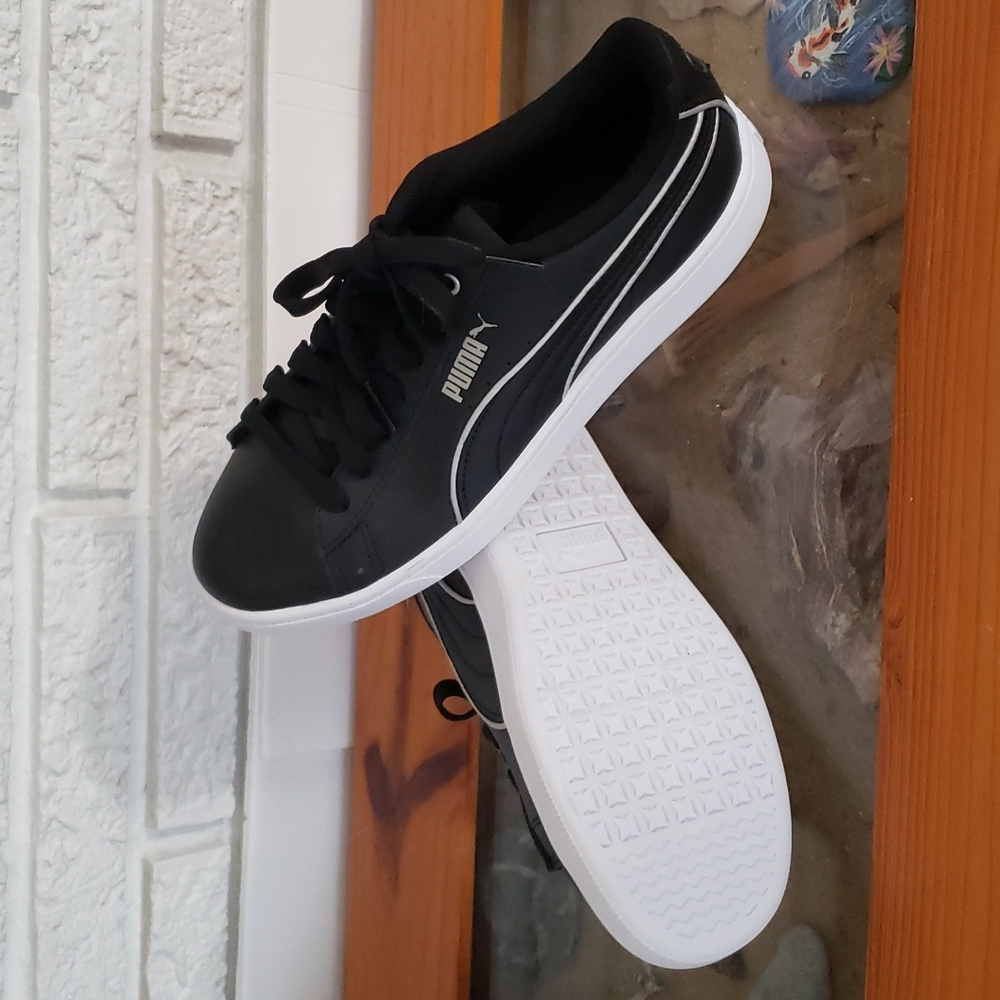 Puma tennis shoes